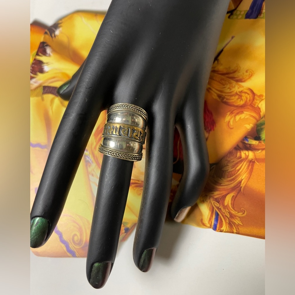 Om Mani Padme Hum Mantra Ring